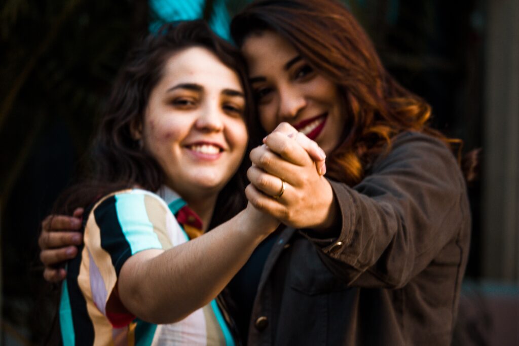 Siento que mi novia es lesbiana, ¿qué debo hacer