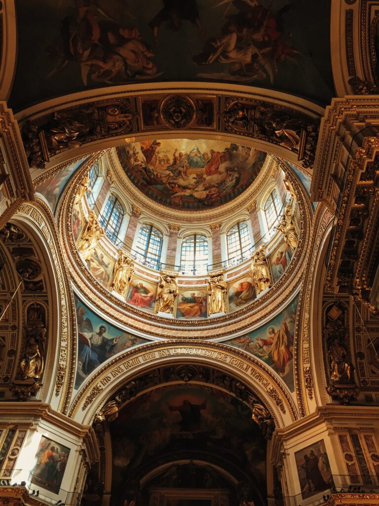 que diferencia hay entre catedral y basilica