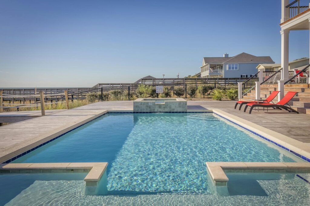 chalet con piscina con contenedores